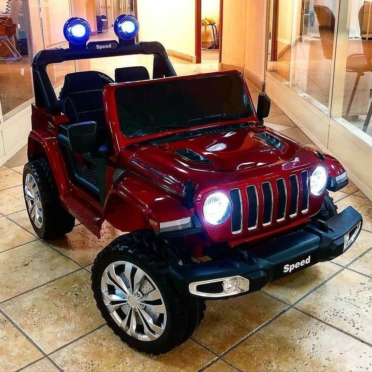 Une belle voiture électrique pour enfant : Jeep électrique